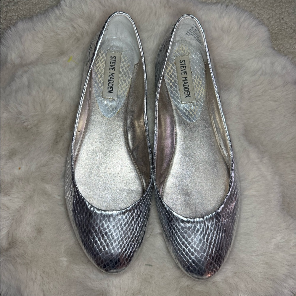 Steve Madden Silver Snakeskin Flats